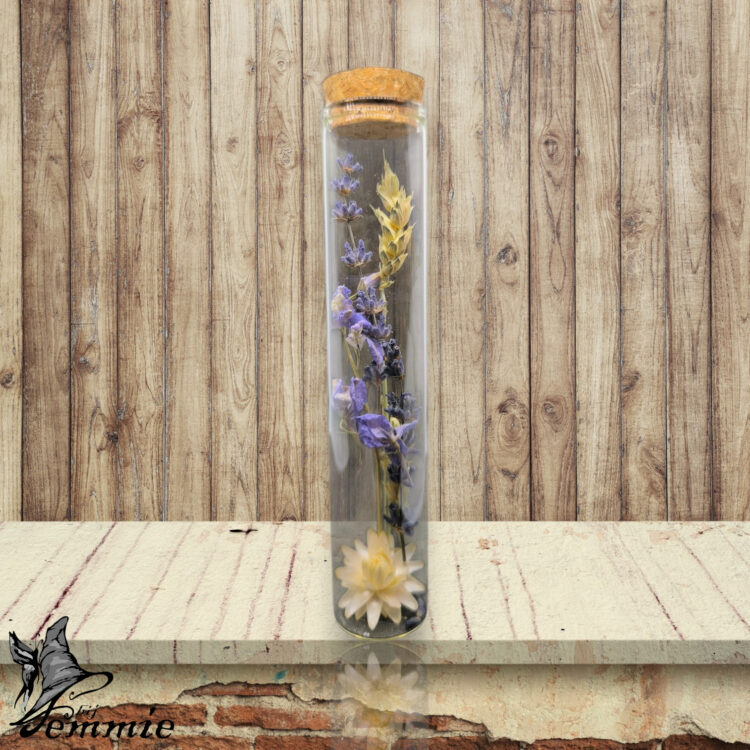 Glazen buisje met droogbloemen 15 cm hoog